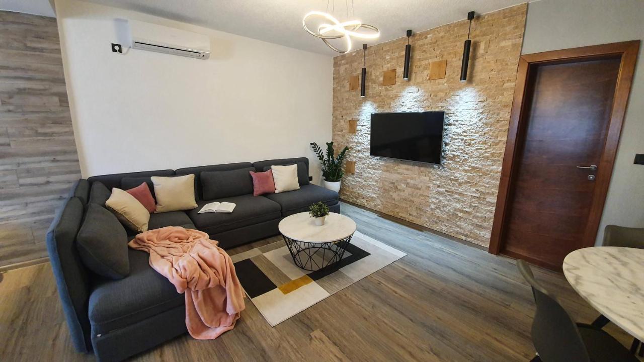 סלוניי Apartments Lucic מראה חיצוני תמונה