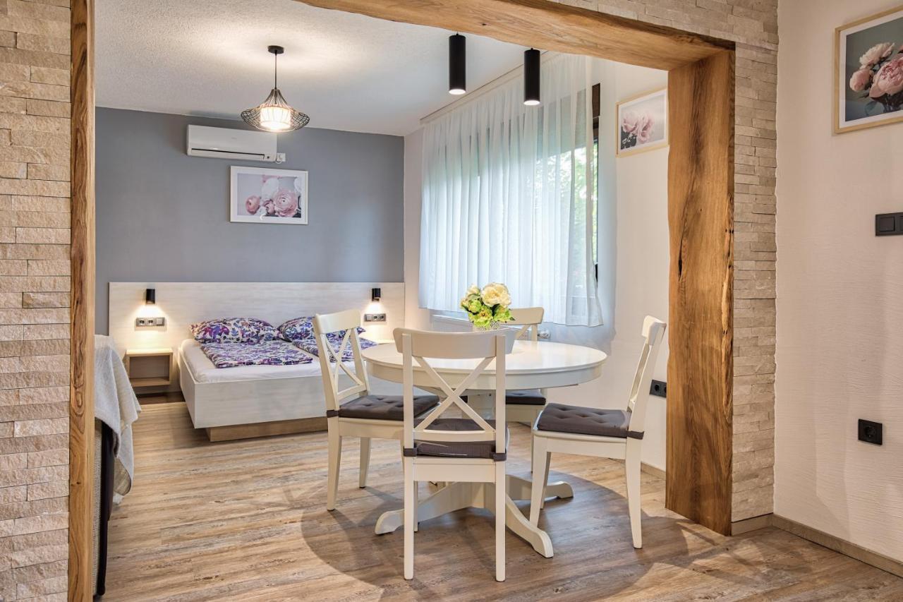 סלוניי Apartments Lucic מראה חיצוני תמונה